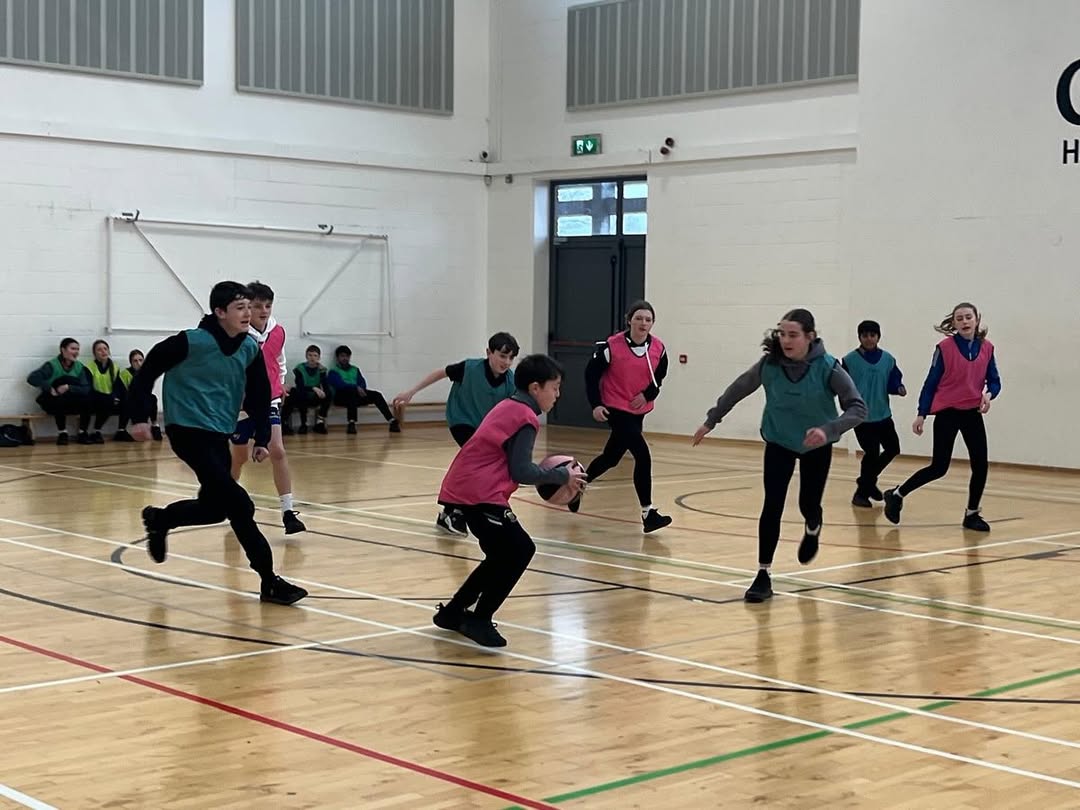 TY and 1st year students with basketball in gym photo 3